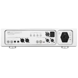 Retro della sorgente audio CEC DA0 3.0 con porte di connessione e interruttore di accensione