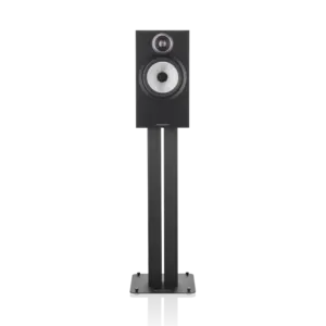 Diffusore B&W 606 S3 su supporto con griglia frontale e woofer visibile