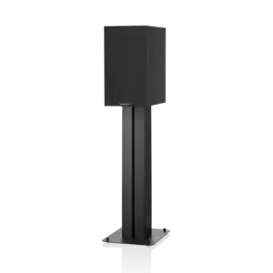 Diffusore B&W 606 S3 su supporto con forma quadrata e finitura nera