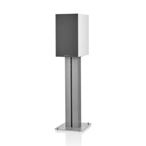 Diffusore B&W 606 S3 su supporto con finitura bianca e design minimalista