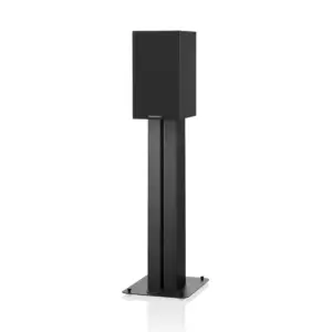 Diffusore B&W 607 S3 su supporto con design quadrato e finitura nera