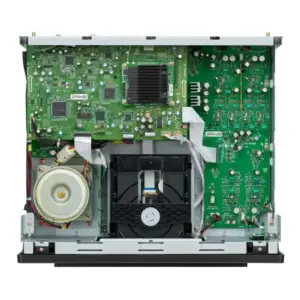 Interno del lettore CD Marantz CD 50n con circuiti e componenti elettronici visibili