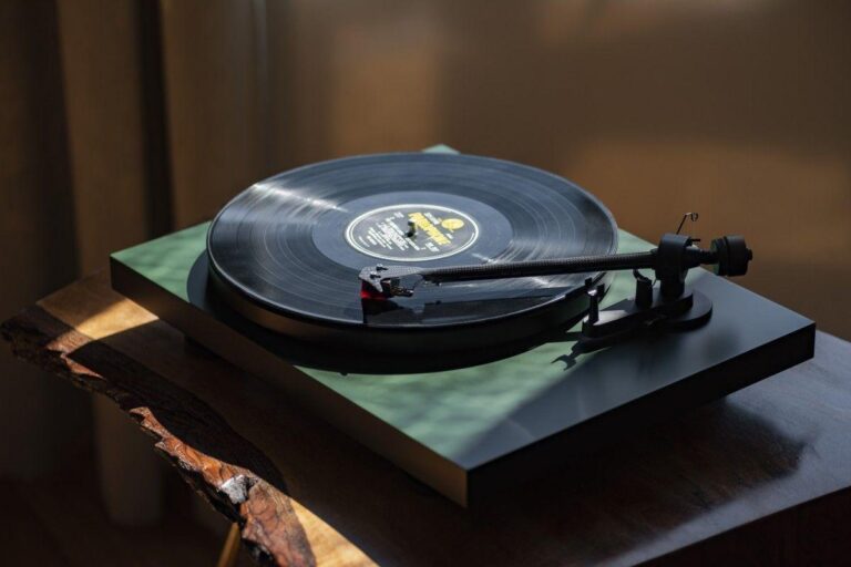 Pro-Ject lancia un nuovo giradischi Debut Carbon EVO