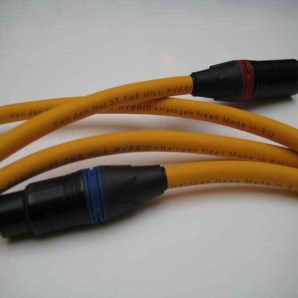 Cavi audio gialli con connettori XLR