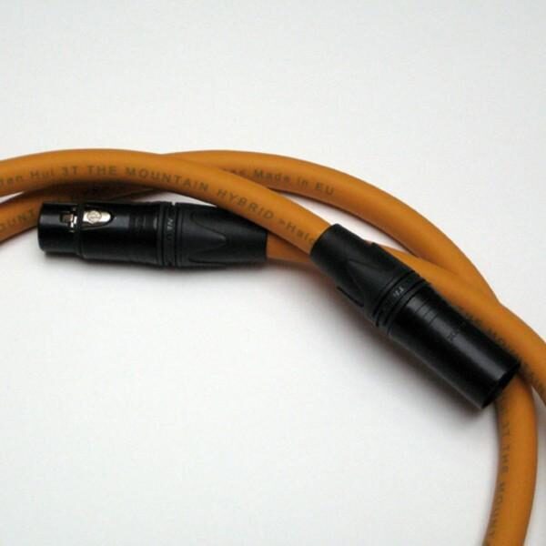 Cavo audio arancione con connettori XLR