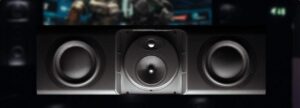Diffusore audio nero su sfondo offuscato