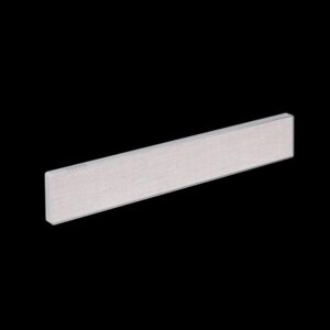 Soundbar bianca su sfondo nero