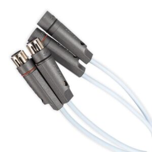 Cavi audio con connettori metallici grigi