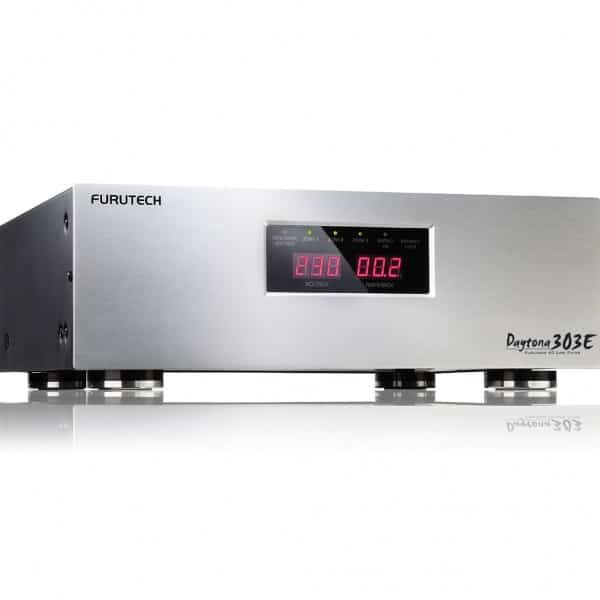 Stabilizzatore di tensione Furutech argento con display digitale.