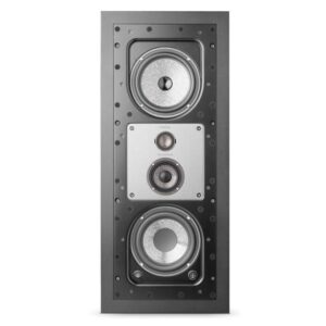 Diffusore audio da parete con tre altoparlanti.
