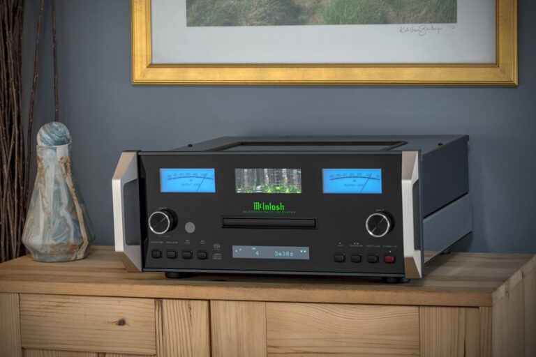 McIntosh debutta con un lettore SACD/CD che include UN DAC