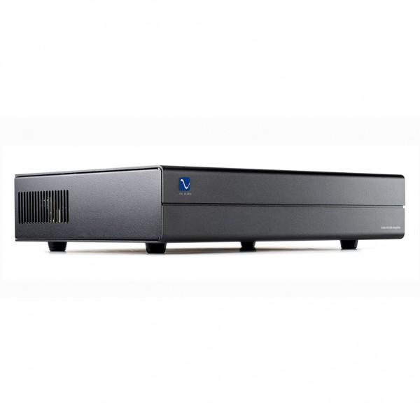 Amplificatore audio nero su superficie bianca.