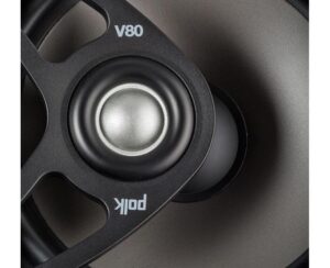 Primo piano di un altoparlante nero V80 Polk
