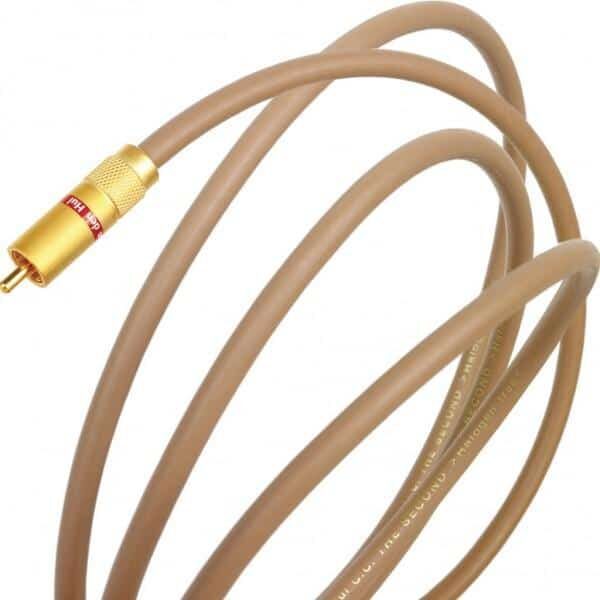 Cavo audio con connettore dorato.