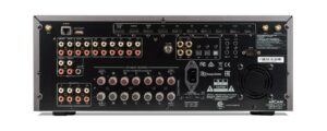 Retro di un amplificatore audio Arcam con connettori