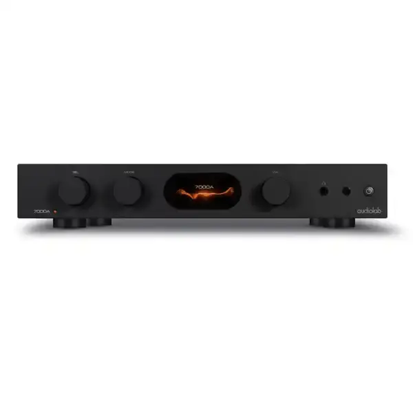 Amplificatore integrato Audiolab 7000A con manopole e display centrale illuminato