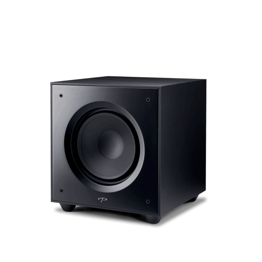 Subwoofer nero moderno su sfondo bianco.