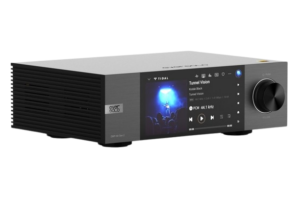 Amplificatore audio moderno con schermo e manopola