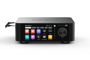 Amplificatore streaming nero con display e manopola.