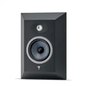 Diffusore Focal Theva Surround con design angolare e griglia centrale