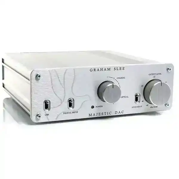 DAC Graham Slee Majestic con manopole e porte di connessione sul pannello frontale