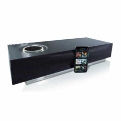 Speaker hi-fi nero con smartphone collegato.