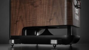 Dettaglio piedini diffusore acustico design legno