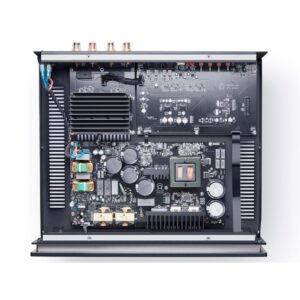 Interno dell'amplificatore Primare A35.2 con circuiti e componenti elettronici visibili