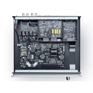 Interno del DAC Primare I25 con circuiti e componenti elettronici visibili