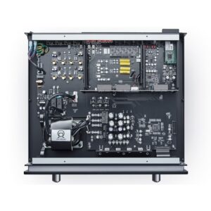 Interno del preamplificatore Primare PRE35 con circuiti e componenti elettronici visibili