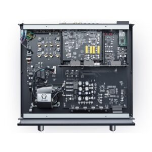 Interno del preamplificatore Primare PRE35 DAC con circuiti e componenti elettronici visibili