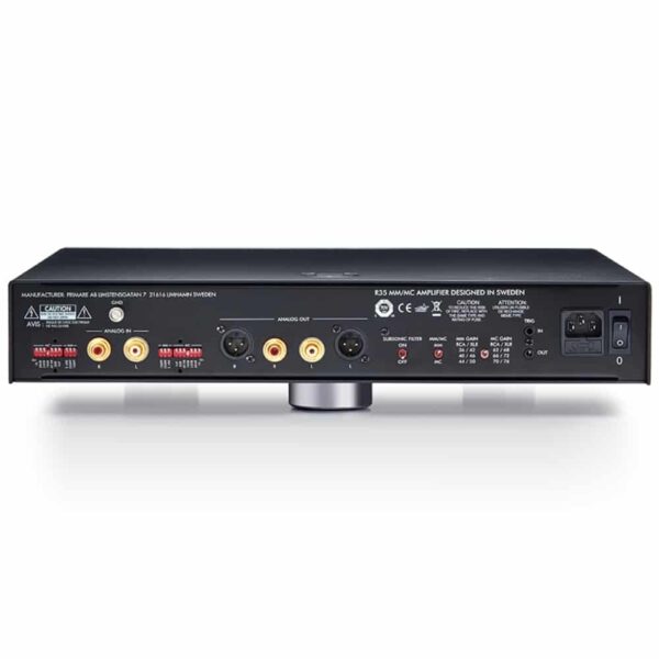 Retro dell'amplificatore Primare R35 con connessioni audio e interruttore di accensione