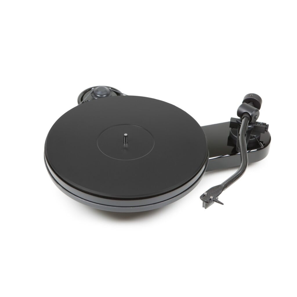 Giradischi Pro-Ject RPM-3 Carbon con piatto nero e braccio di lettura