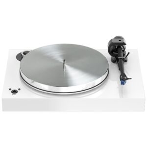 Giradischi Pro-Ject X8 Evolution con piatto metallico lucido e braccio di lettura in evidenza