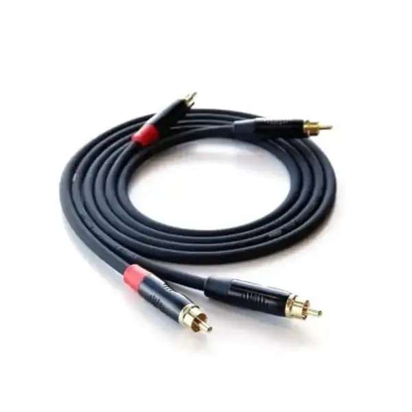 Cavo interconnettore con connettori dorati e guaina nera, adatto per collegamenti audio