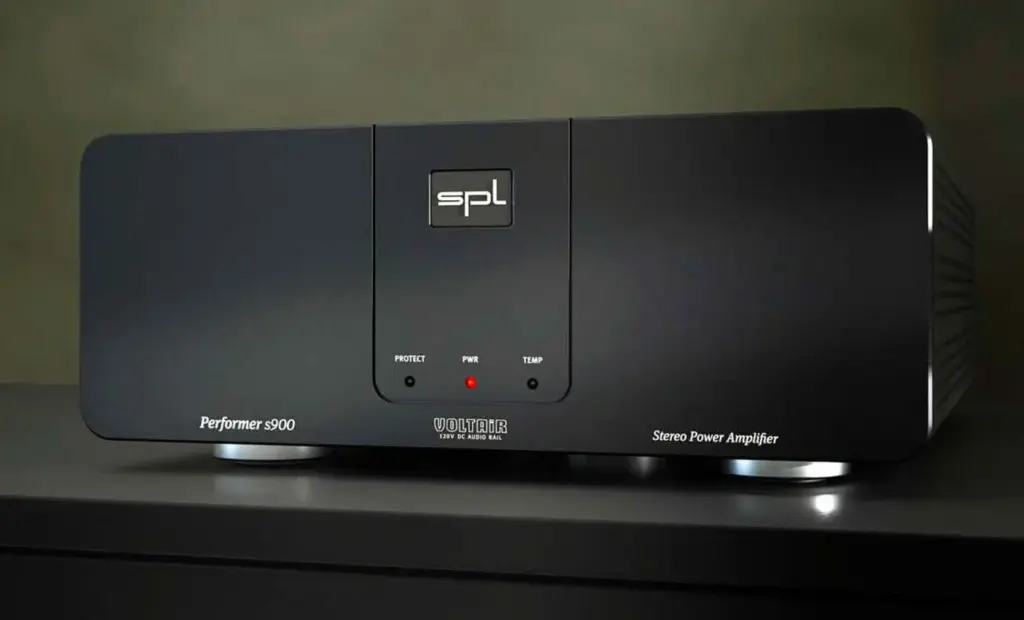Amplificatore stereo rosso, modello Performer S900