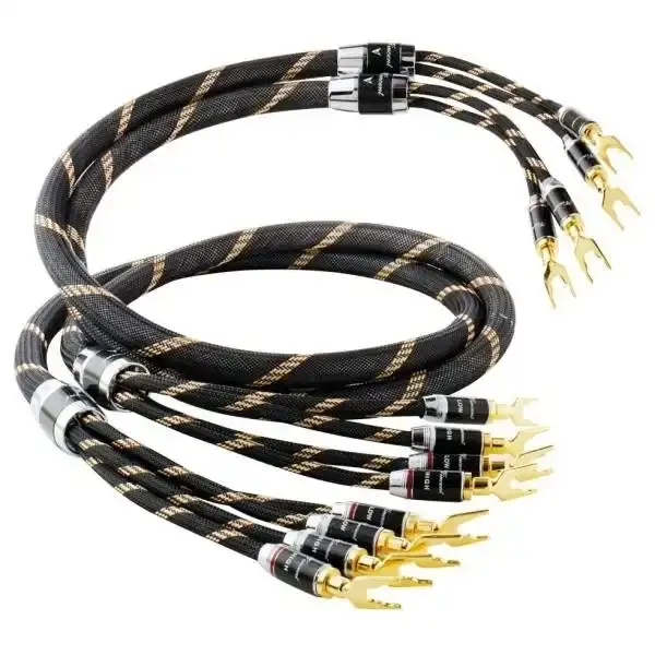 Cavo per diffusori con connettori dorati e design intrecciato