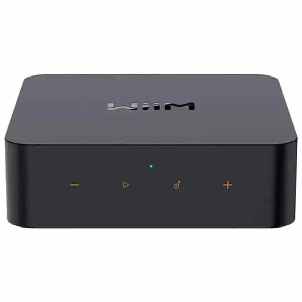 Dispositivo WiiM Pro Plus con pulsanti di controllo sulla parte frontale