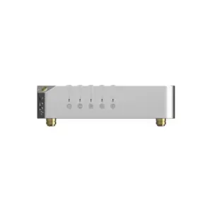 Dispositivo audio DAC visto di lato con controlli e connettori